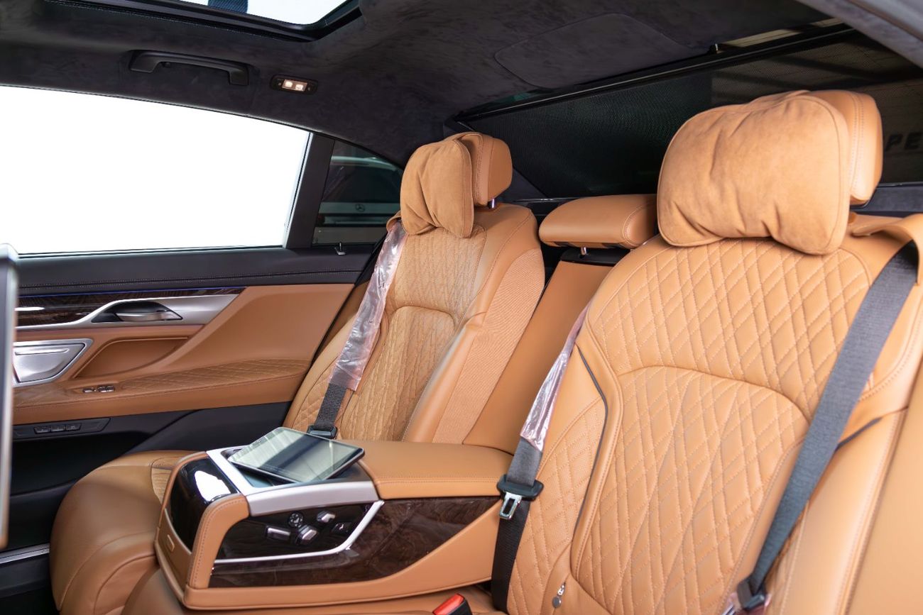 بي أم دبليو 750Li M Sport 4.4L (443 HP)