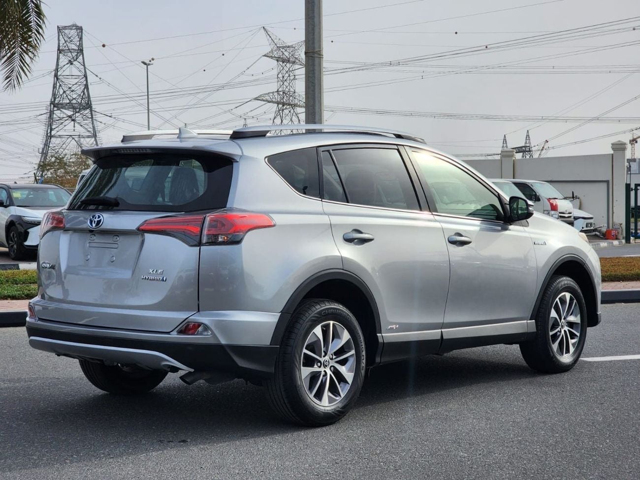 تويوتا راف ٤ TOYOTA RAV4 XLE HYBRID 2017 FULL OPTION