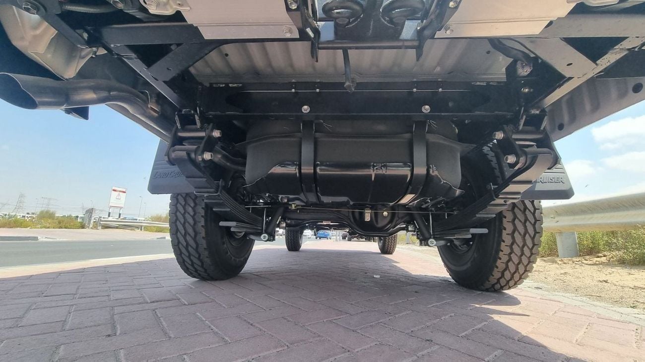 تويوتا لاند كروزر 70 LC 78 HARDTOP 2.8L MT GDJ78 2.8L Diesel AT 2025YM