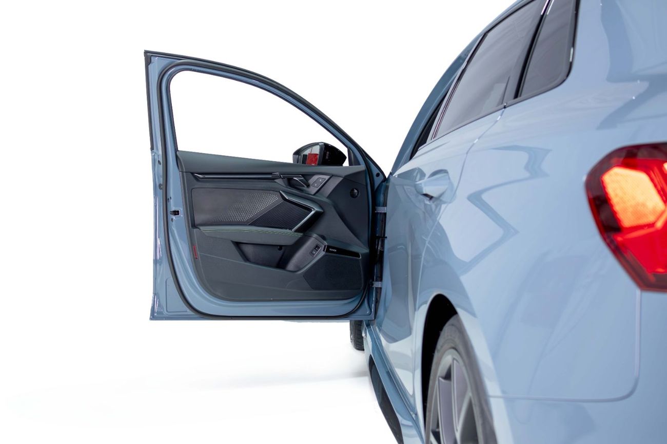 Audi RS3 TFSI quattro 2.5L Sportback Al Nabooda warranty Service Contract-Carbon RS Bucket Seats-Special Colo