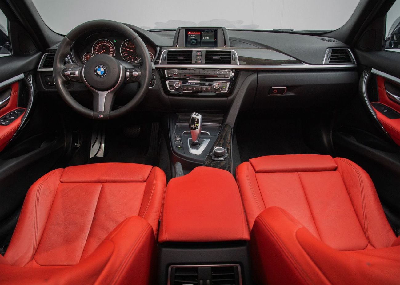 بي أم دبليو 318i M SPORTS