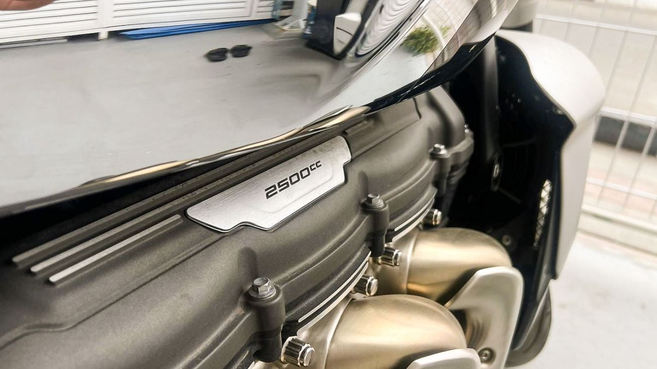 Triumph Stag 2021 Triumph Rocket 3 GT 2500CC