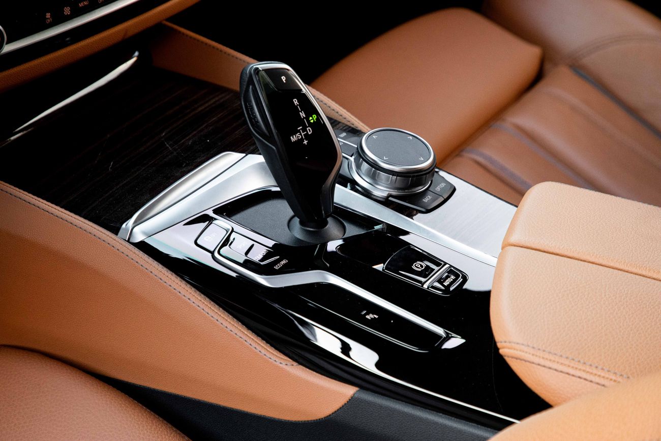 بي أم دبليو 520i 520i M-Kit | 2,997 P.M | 0% Downpayment | BMW Warranty! | Ramadan Offer!