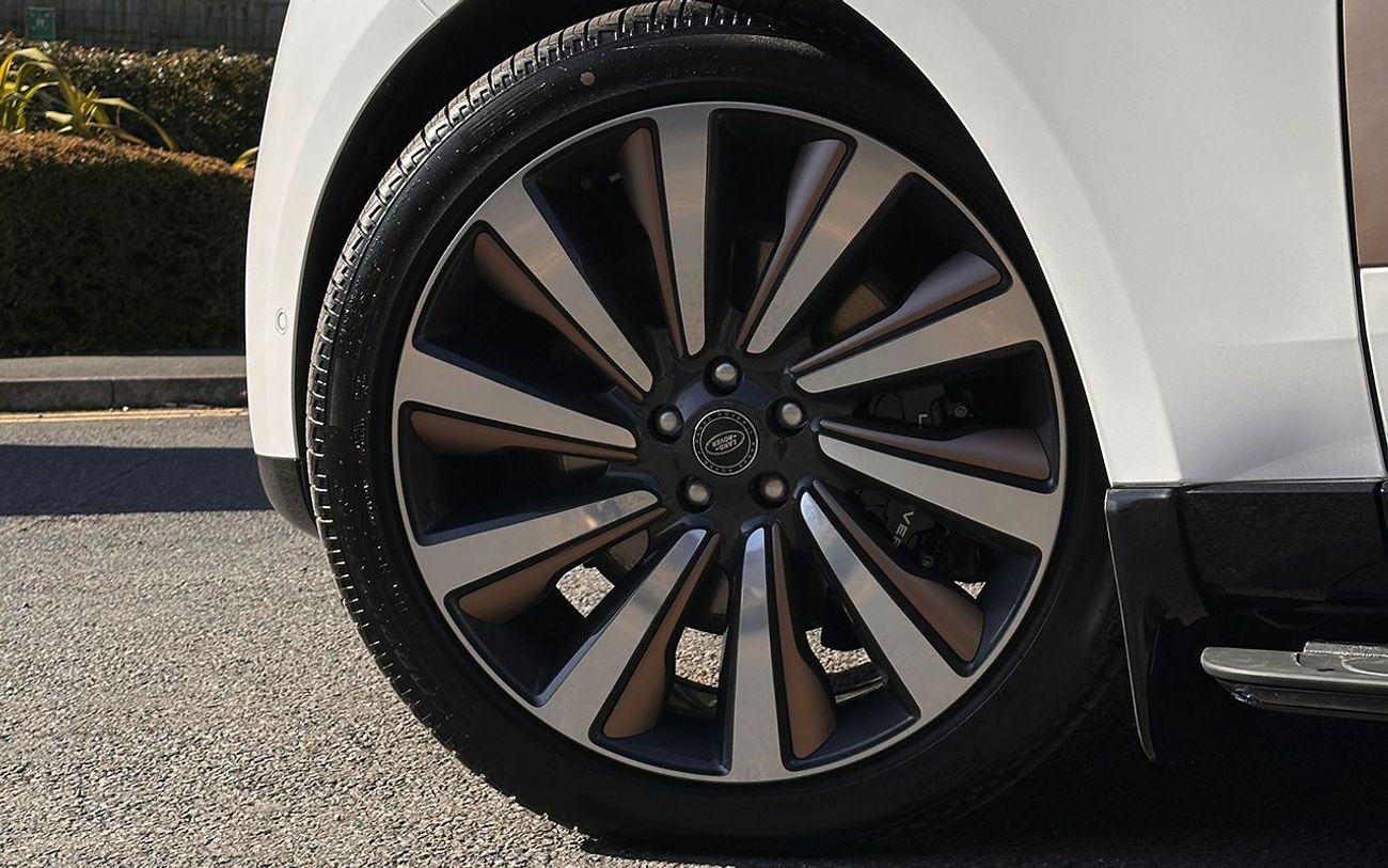 لاند روفر رينج روفر SV 4.4L P615 V8 Right Hand Drive