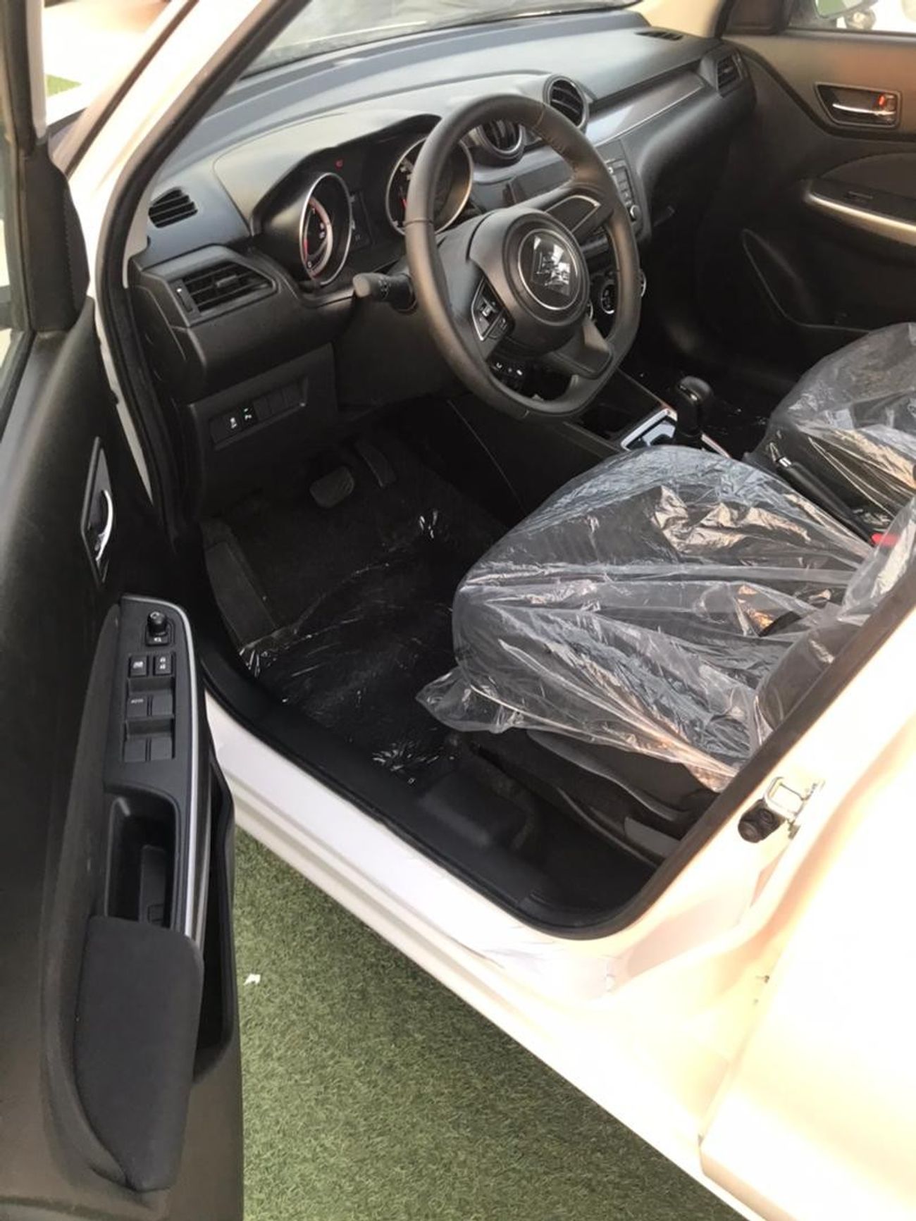 Suzuki Swift Suzuki Swift 1.2 engine white color interior black