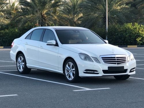 Mercedes-Benz E 250 Model 2011 GCC CAR PERFECT CONDITION INSIDE AND OUTSIDE FULL OPTION PANORAMIC ROOF LEATHER SEATS