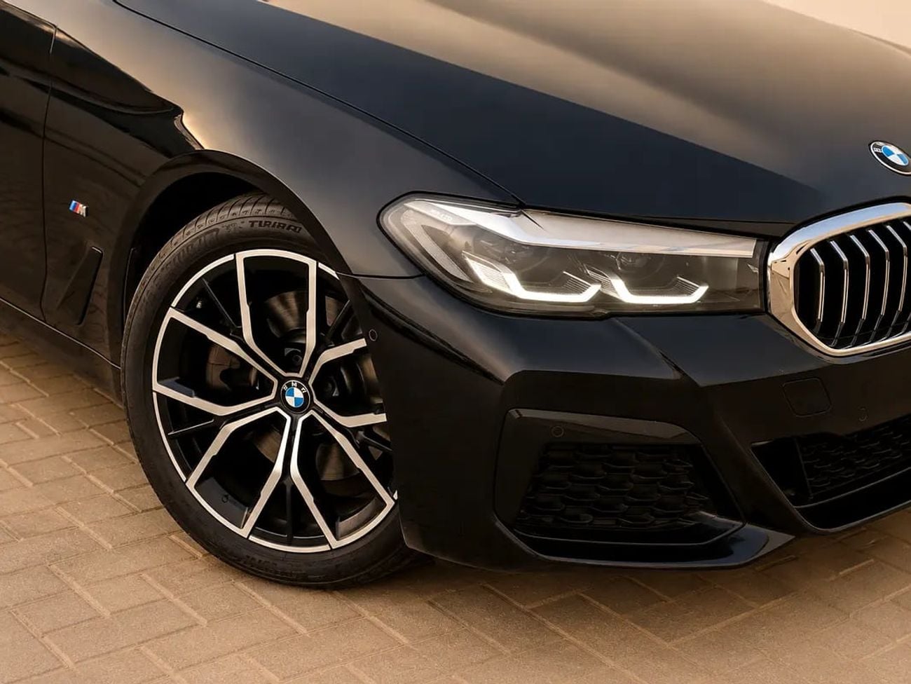 بي أم دبليو 530i M SPORT