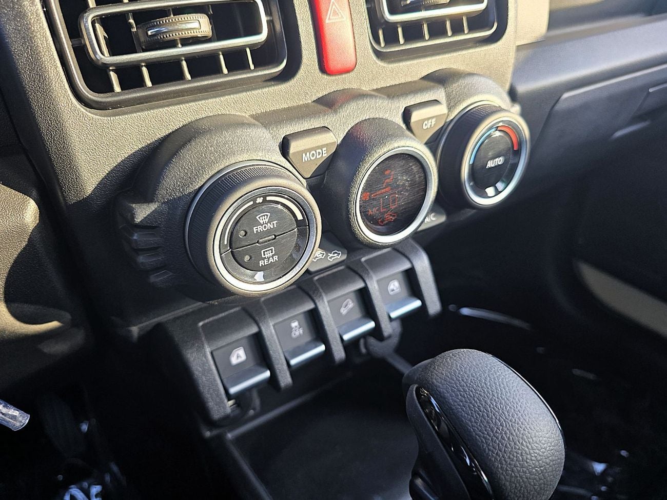 سوزوكي جيمني SUZUKI Jimny GLX 1.5L AT SUV 4WD 5Doors beige color with black roof gcc 2026 model