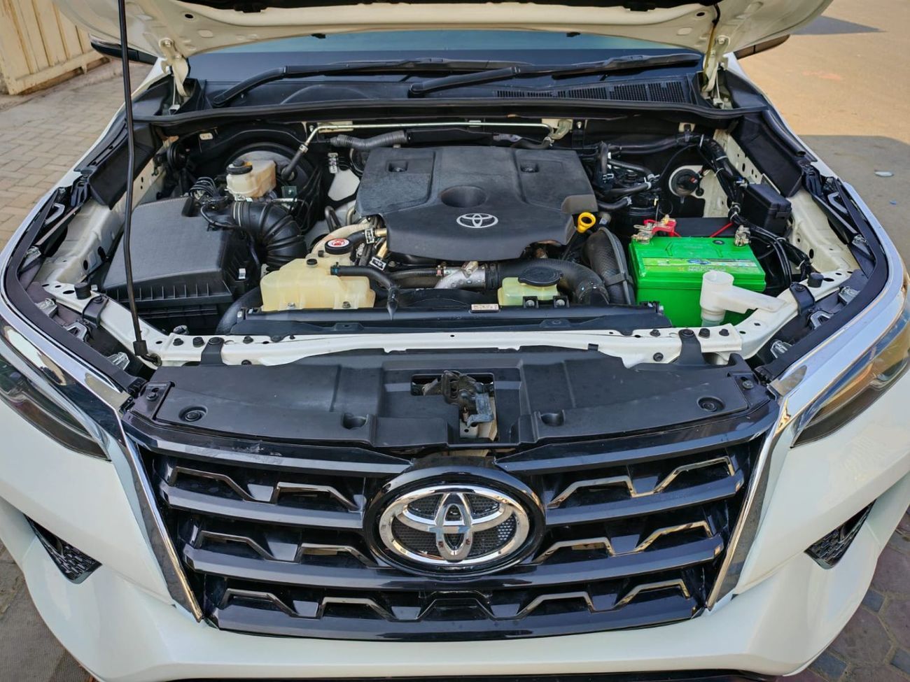 تويوتا فورتونر VX2 4X4 Diesel 2.8L