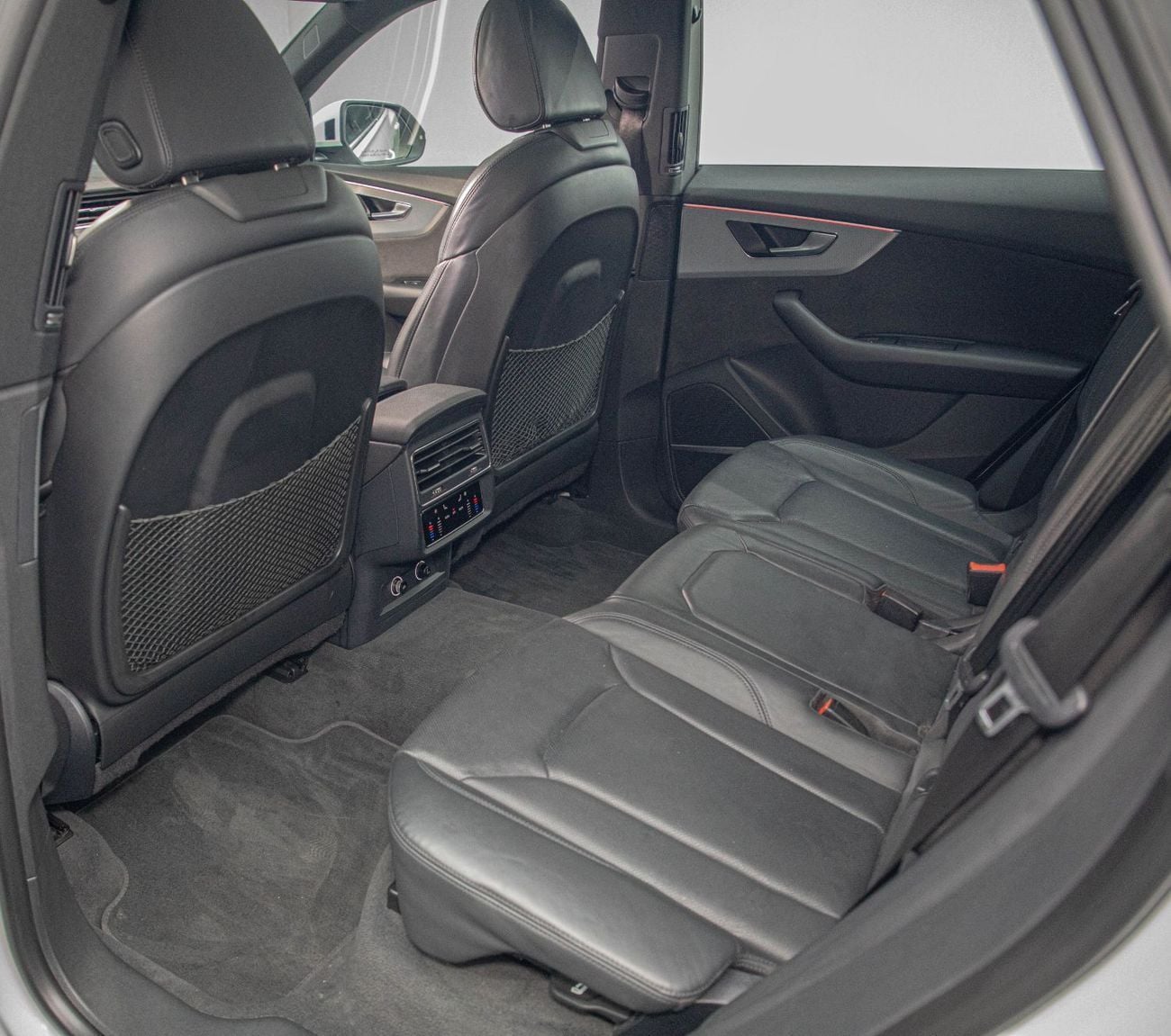 Audi Q8 TURBO 55 TFSI quattro S-Line 3.0L (340 HP)