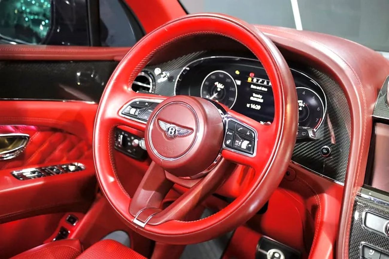 بنتلي بينتايجا V8, Mulliner Console Bottle Cooler, Rear Picnic Tables, Carbon Interior!!