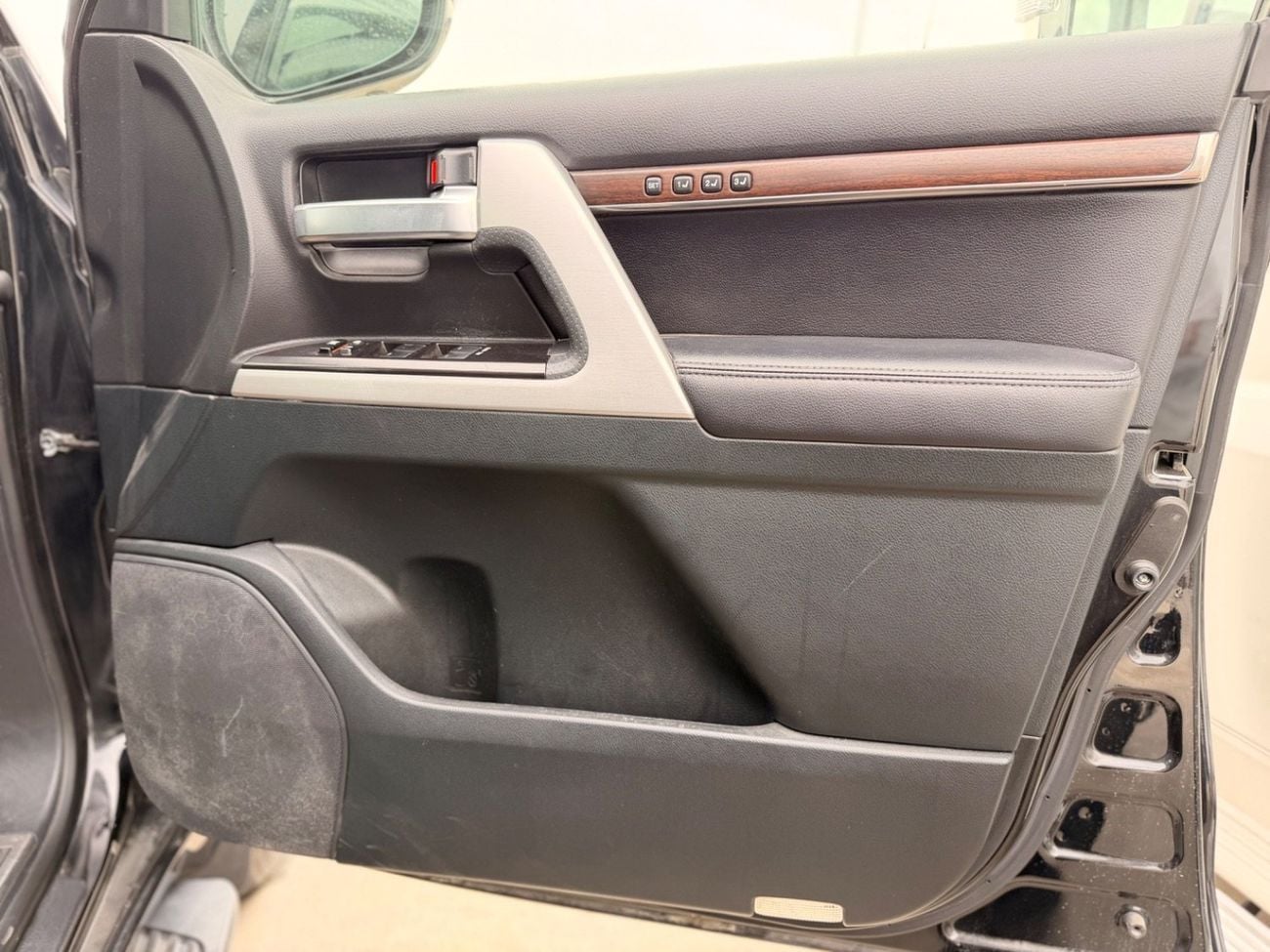 Toyota Land Cruiser GXR Sahara Full Option