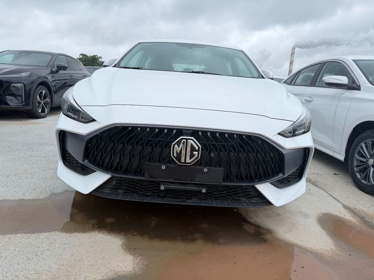 أم جي 5 Vehicles in stock at Nansha, China