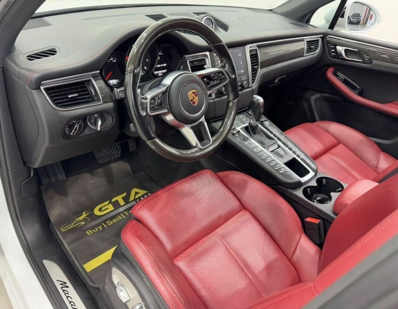 بورش ماكان GTS 3.0L (360 HP) 2017 Porsche Macan GTS, Service History, Fully Loaded, Carbon Fiber Package, GCC