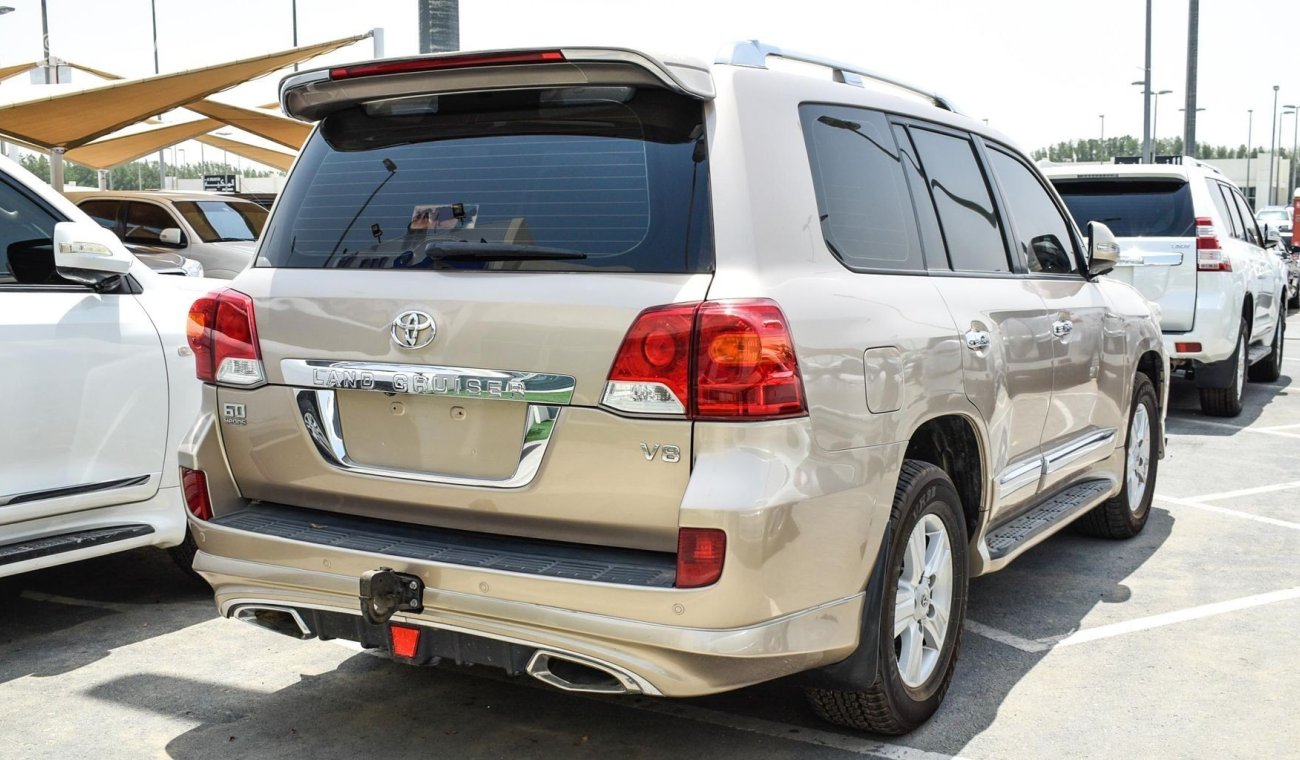 Toyota Land Cruiser GXR V6 With V8 badge