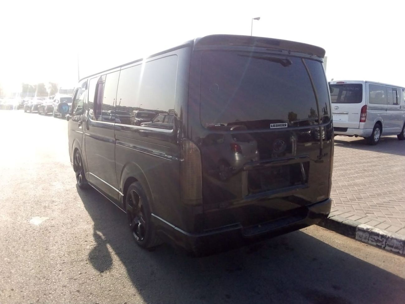 تويوتا هاياس TOYOTA HIACE VAN RIGHT HAND DRIVE (PM1648)