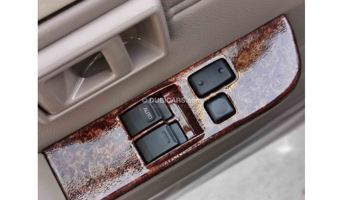 Toyota Land Cruiser Pick Up 4.2L DIESEL, 16" RIMS, MANUAL FRONT A/C, 4WD, SD CARD SLOT (CODE # LCSC04)