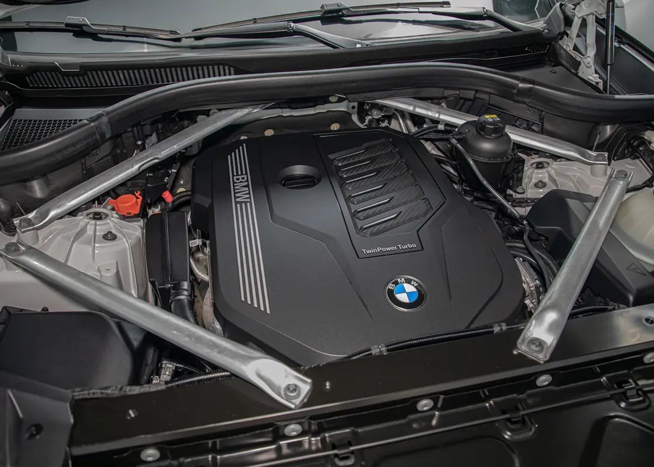 بي أم دبليو X6 xDrive40i Luxury M Sport Package 3.0L