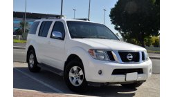 Nissan Pathfinder SE in Excellent Condition