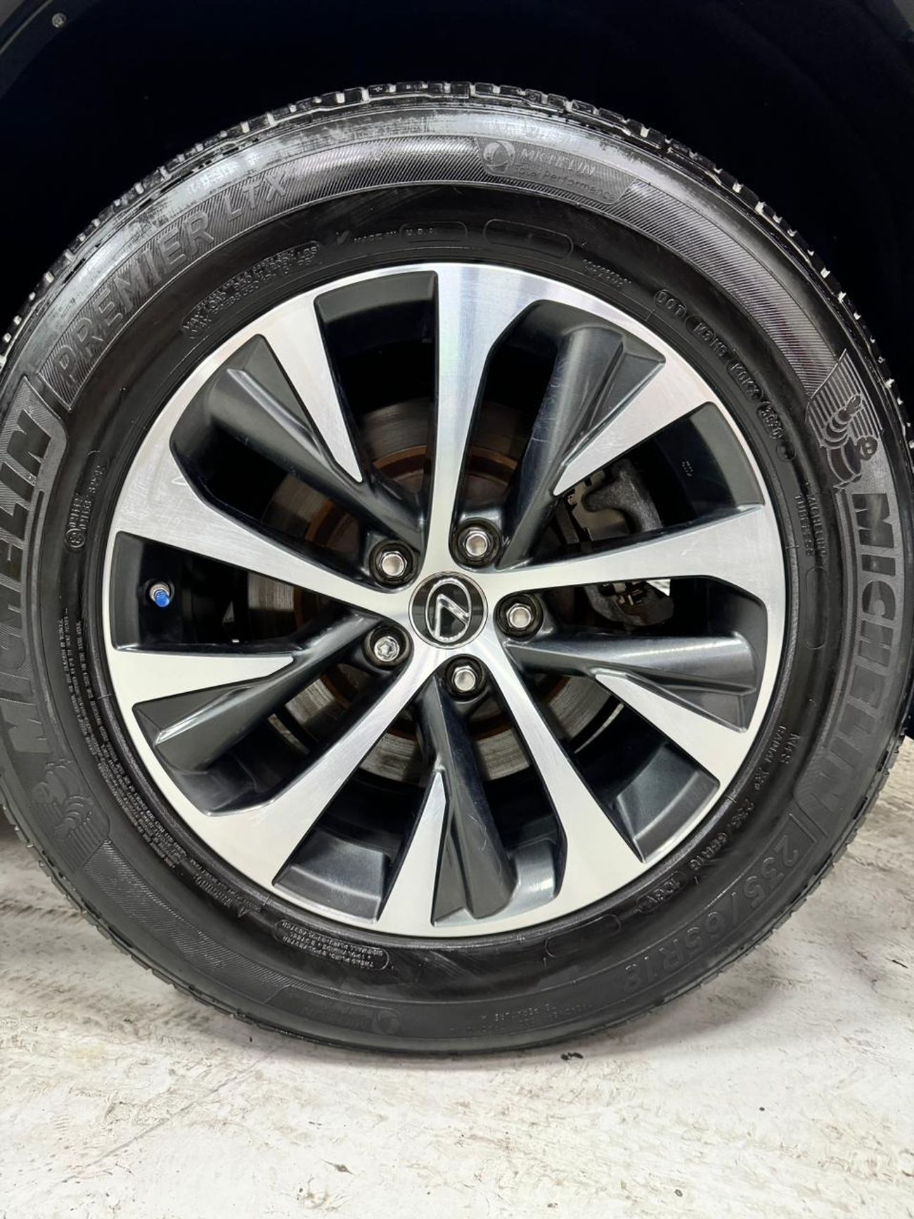 لكزس RX 350 Platinum Limited Edition 3.5L (275 HP)