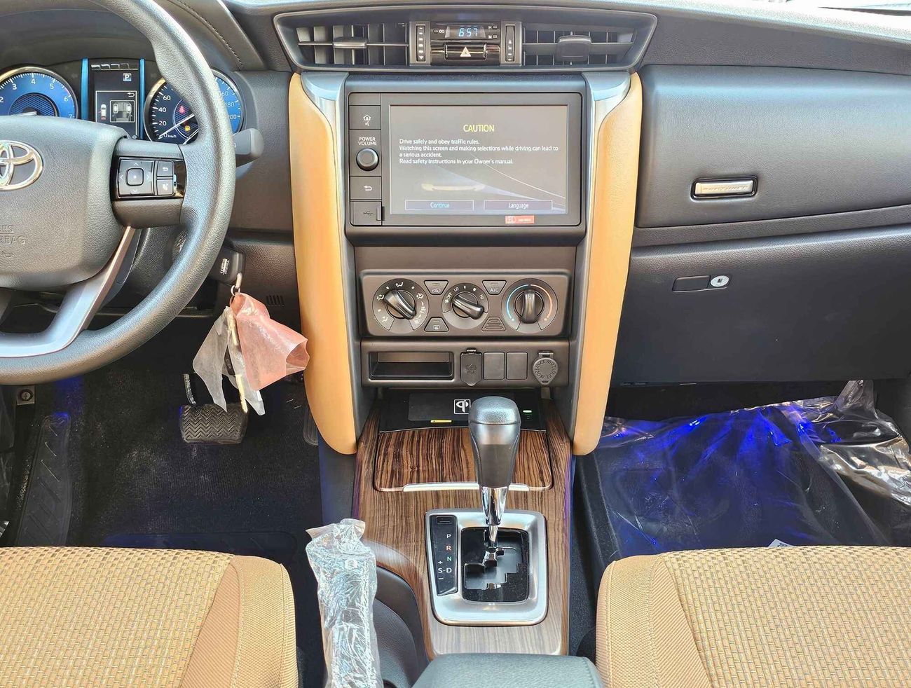 Toyota Fortuner 2.7L V4 PETROL /  STOCK AVAILABLE, LOWEST PRICE IN MARKET (CODE # 67969)