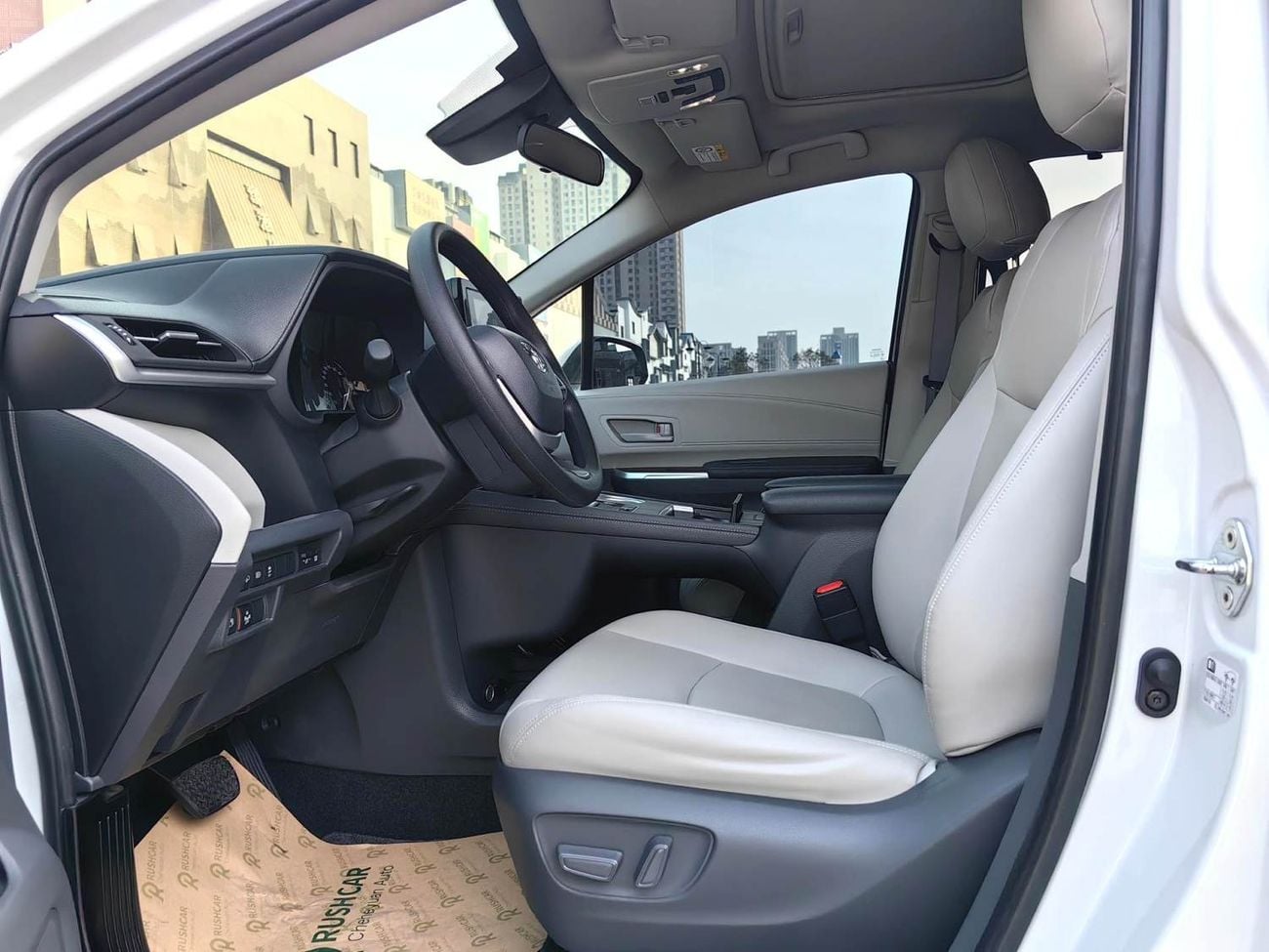 تويوتا سيينا Toyota Sienna 2.5 Comfort Edition
