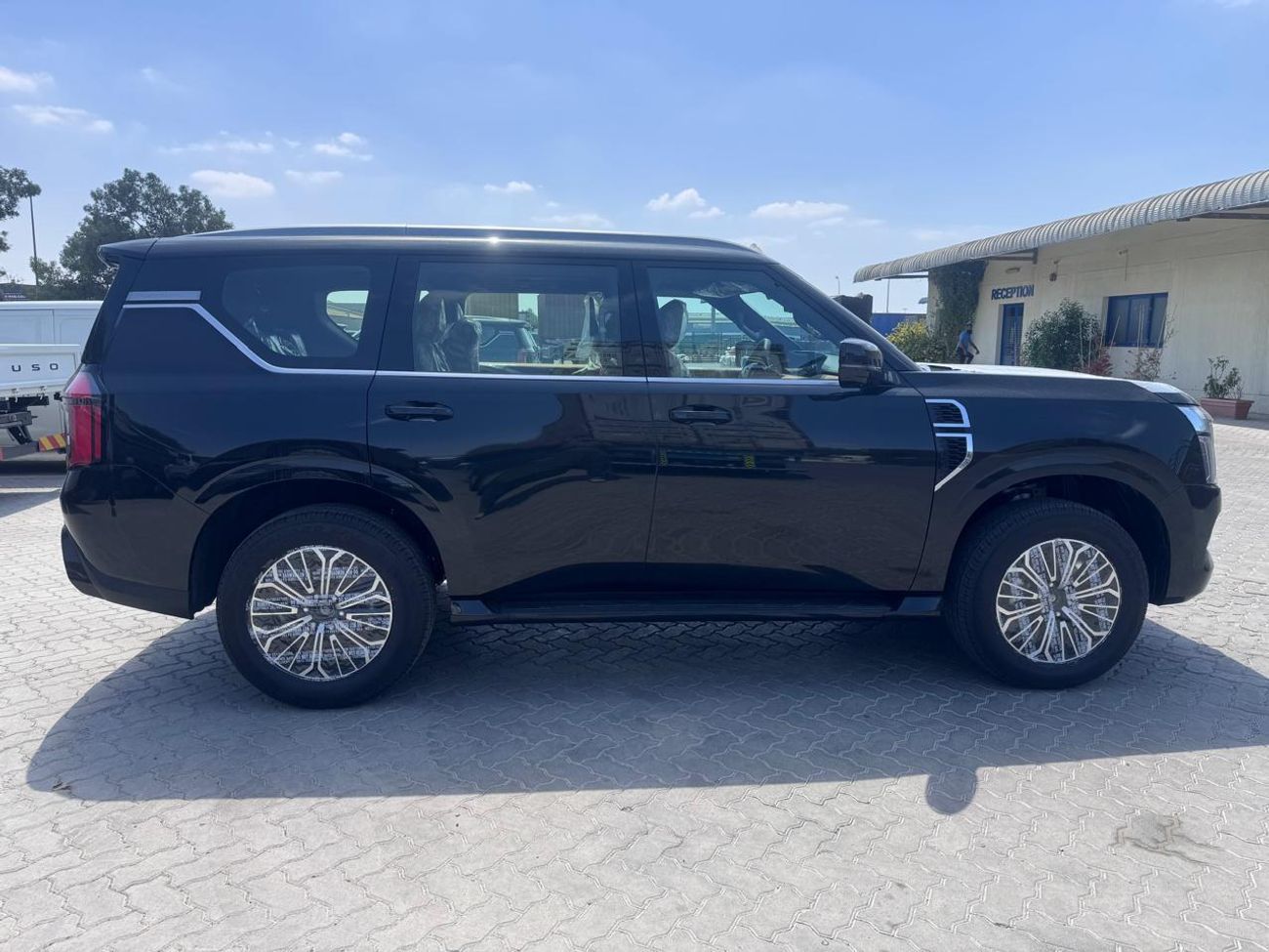 Nissan Patrol SE PLATINUM CITY 3.8L_2026_(BLACK/TAN)
