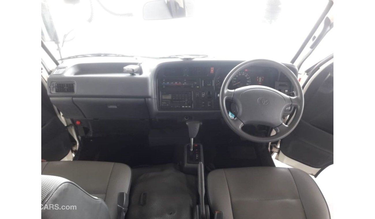 تويوتا هاياس Hiace ambulance RIGHT HAND DRIVE (Stock no PM 717 )