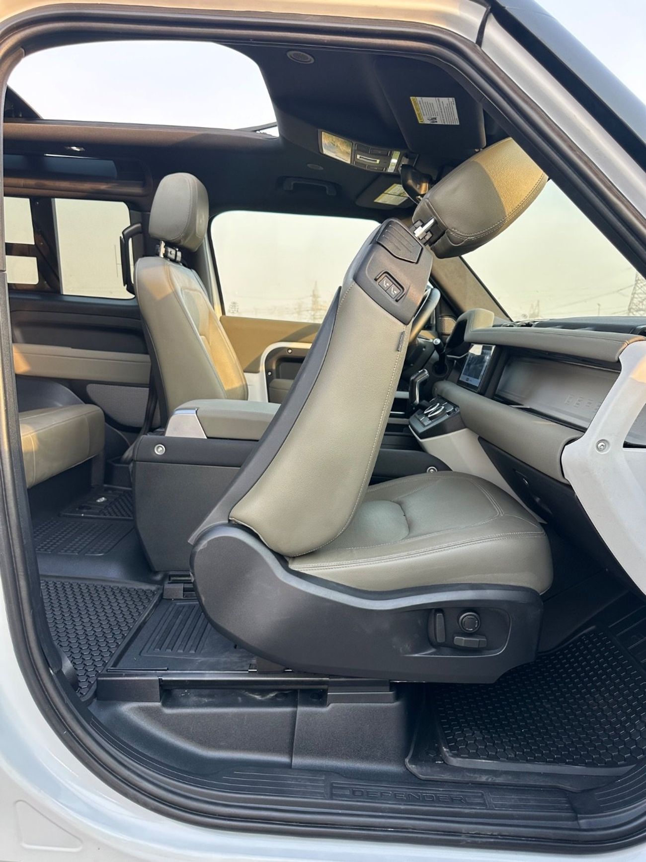 Land Rover Defender P300 90 S 2.0L (5 Seater)