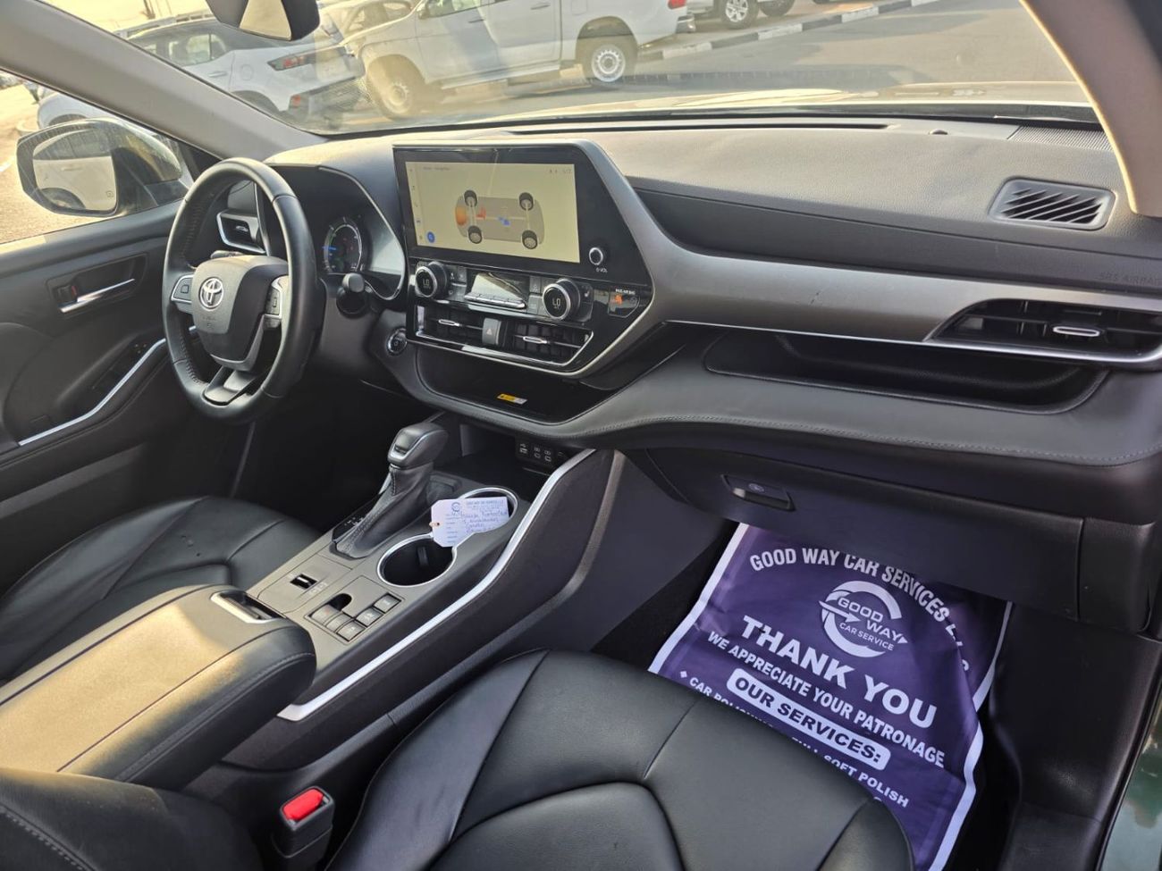 Toyota Highlander 2.5L Hybrid XSE sport Edition Sunroof, Push button and 7 seater