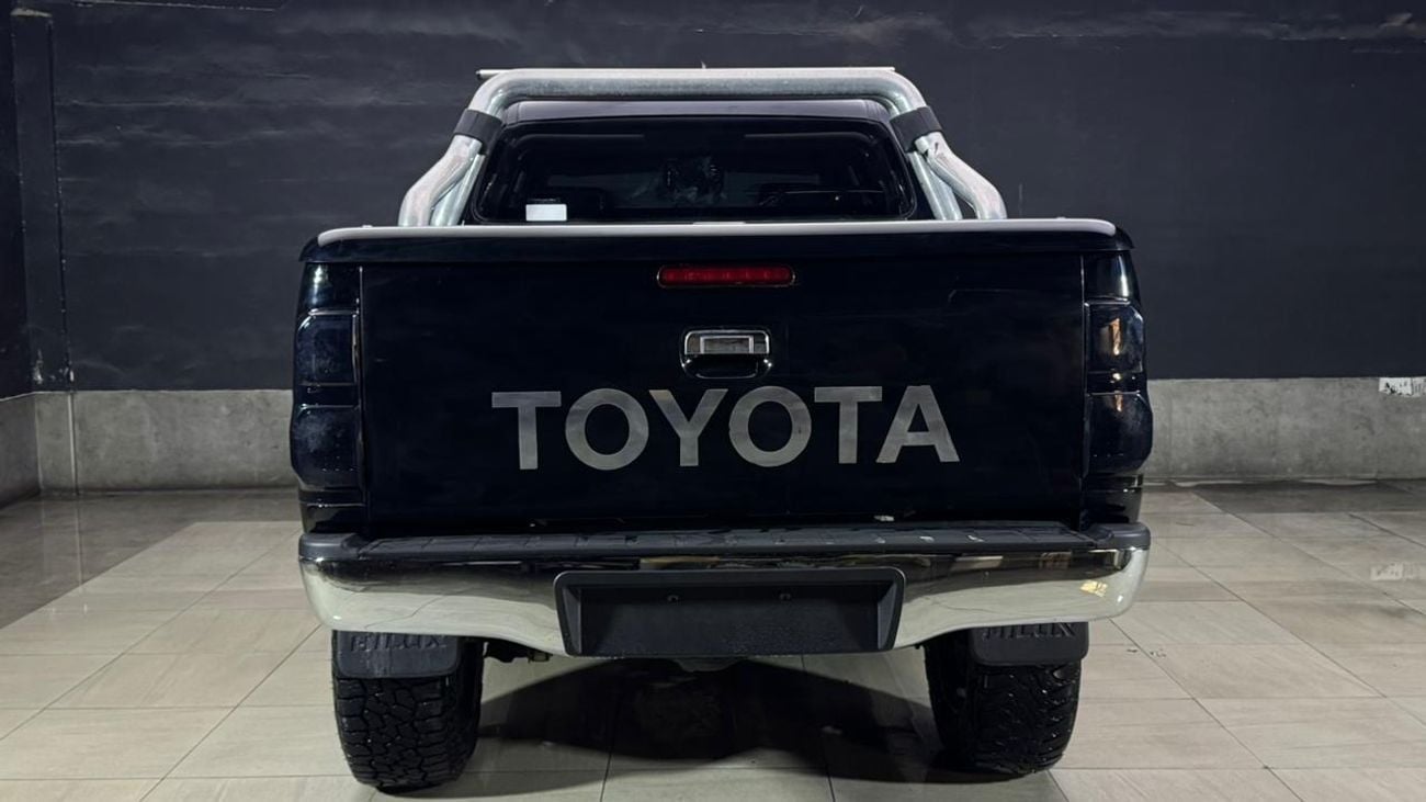 Toyota Hilux DL Diesel Engine 3000 CC ,Automatic Gear ,2015 Model ,Only For Export Available