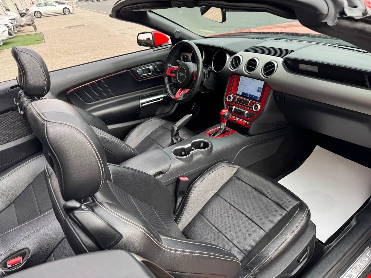 Ford Mustang EcoBoost / 2.3L V4 / BIG SCREEN / RADAR / BLIND SPOTS / REMOTE START / IN PERFECT CONDITION