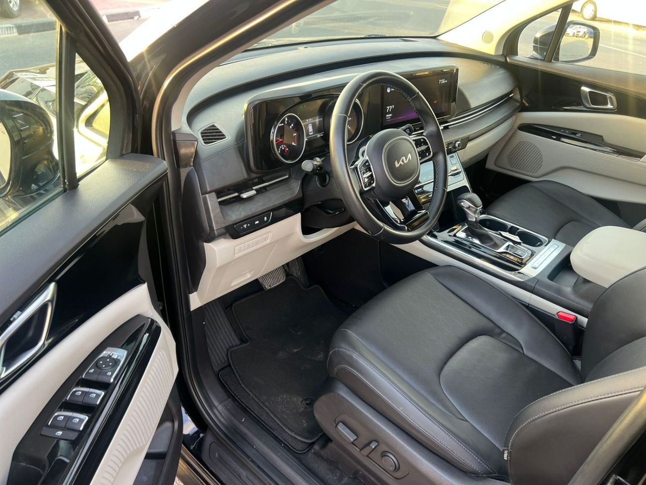 كيا كارنيفال 2022 Kia Carnival EX 3.5 V6 FWD- Full Option - 7 Seater - Front & Rear Radar Sensor - Trunk / Door F