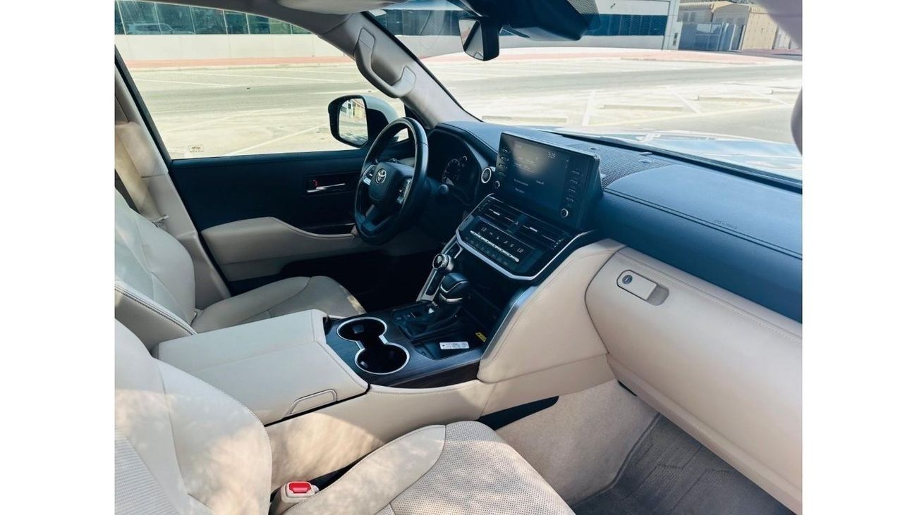 Toyota Land Cruiser AED 3, 810 PM | LAND CRUISER GXR 2022 | ORIGINAL PAINT | GCC SPECS | MINT CONDITION