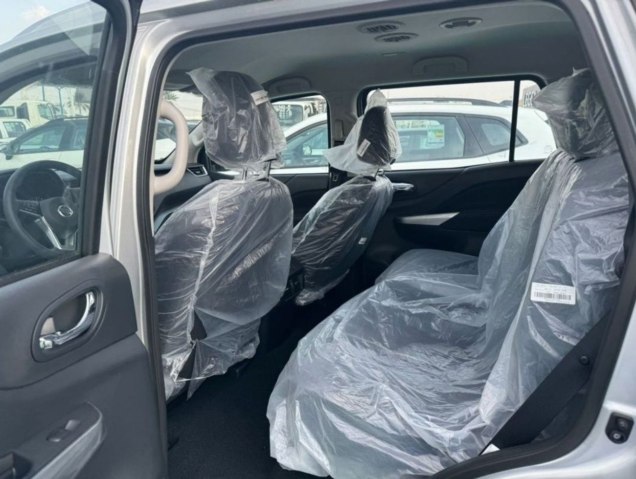 نيسان إكستيرا 2.5L PETROL TITANIUM 4WD 2023 GCC