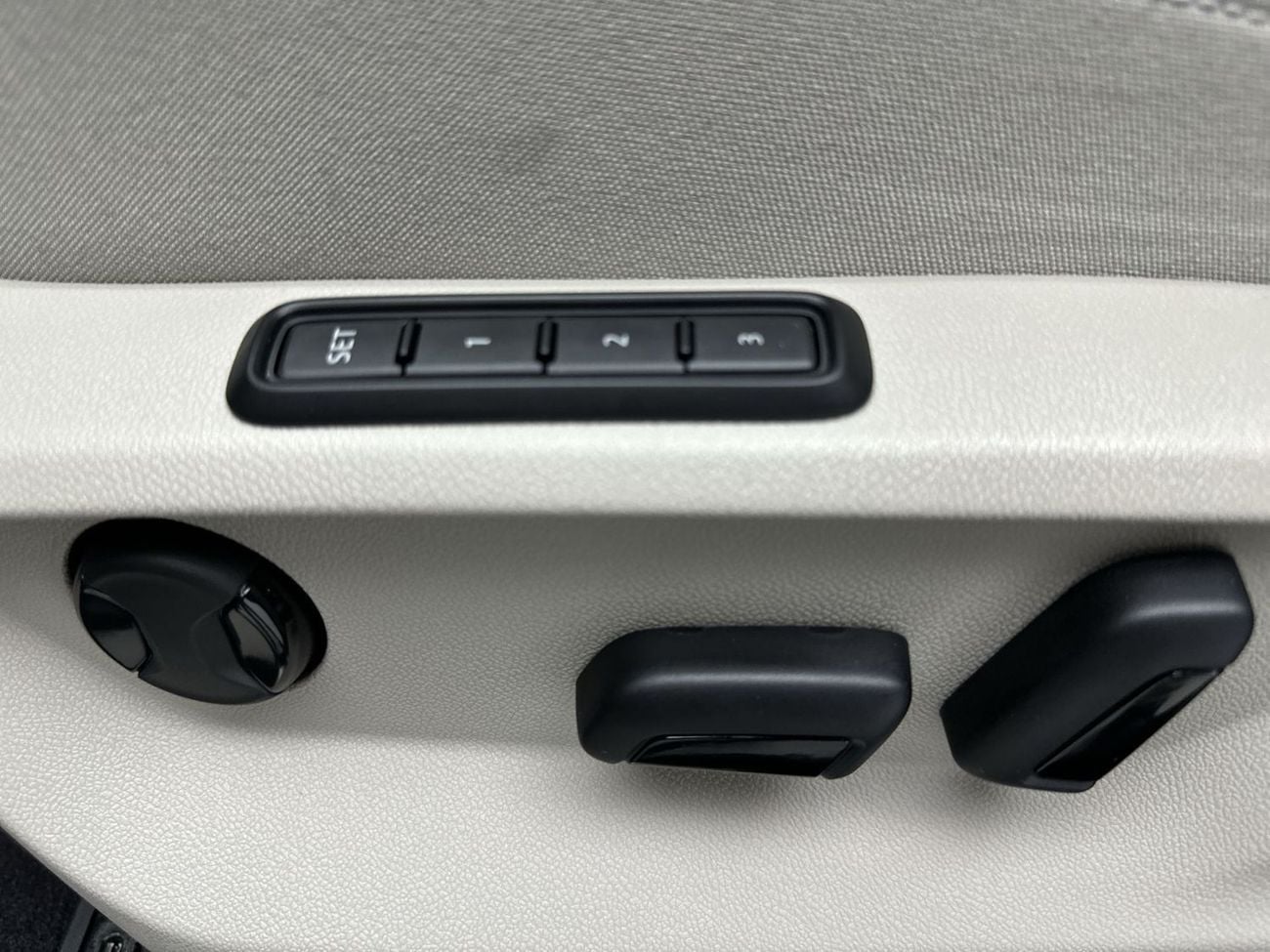 Volkswagen Teramont COMFORTLINE Teramont Comfortline 2L Facelift 2 | Ex-Demo Car| Premium 7-Seater | Panoramic Sunroof | Digital Coc