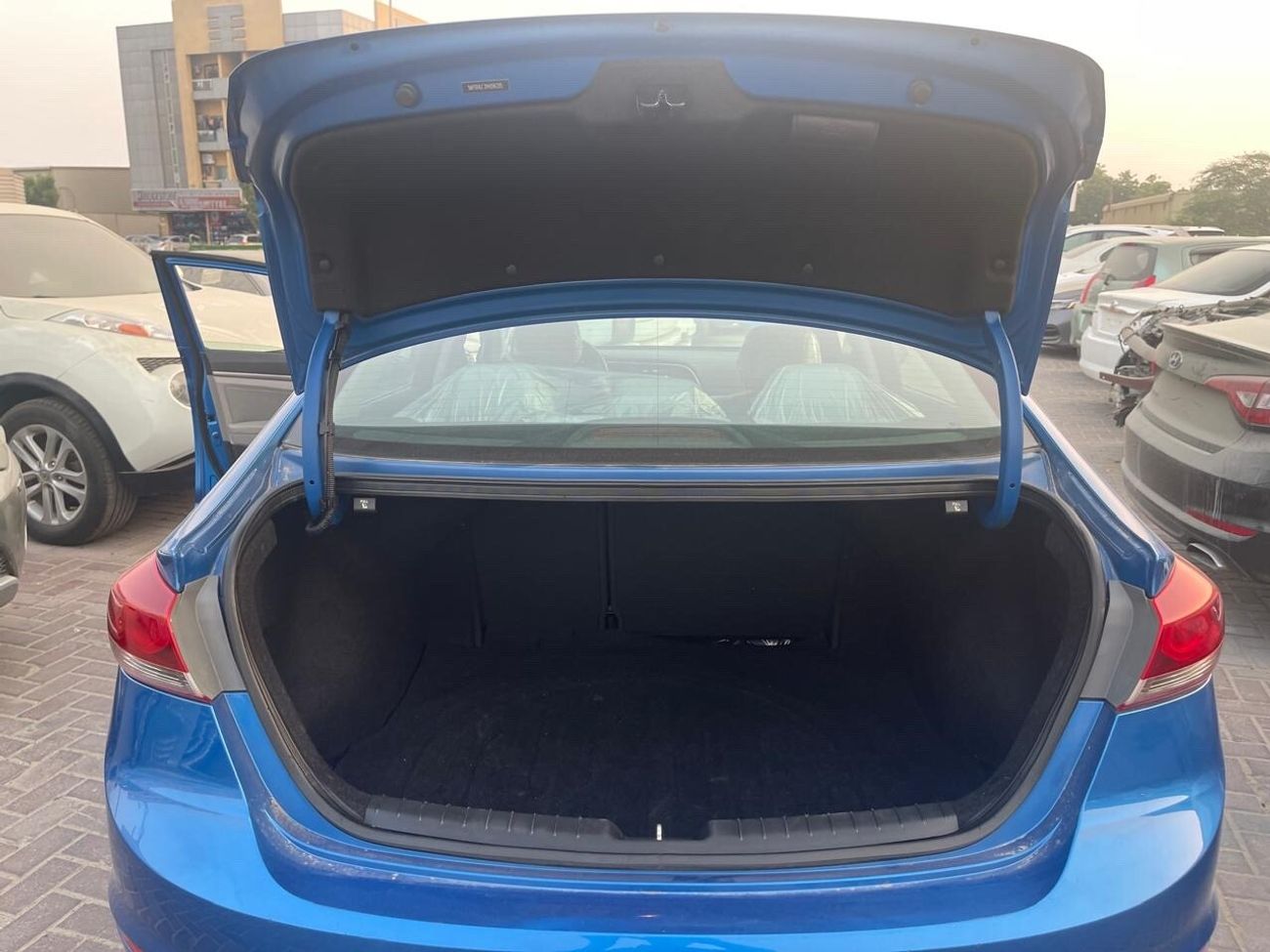 هيونداي إلانترا GL 2.0L