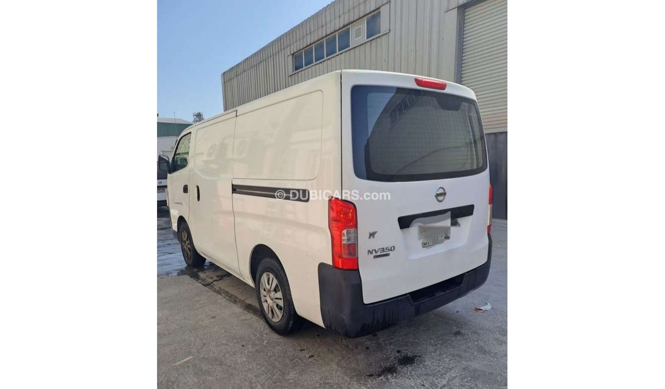 Nissan Urvan Window Van Standard Disel