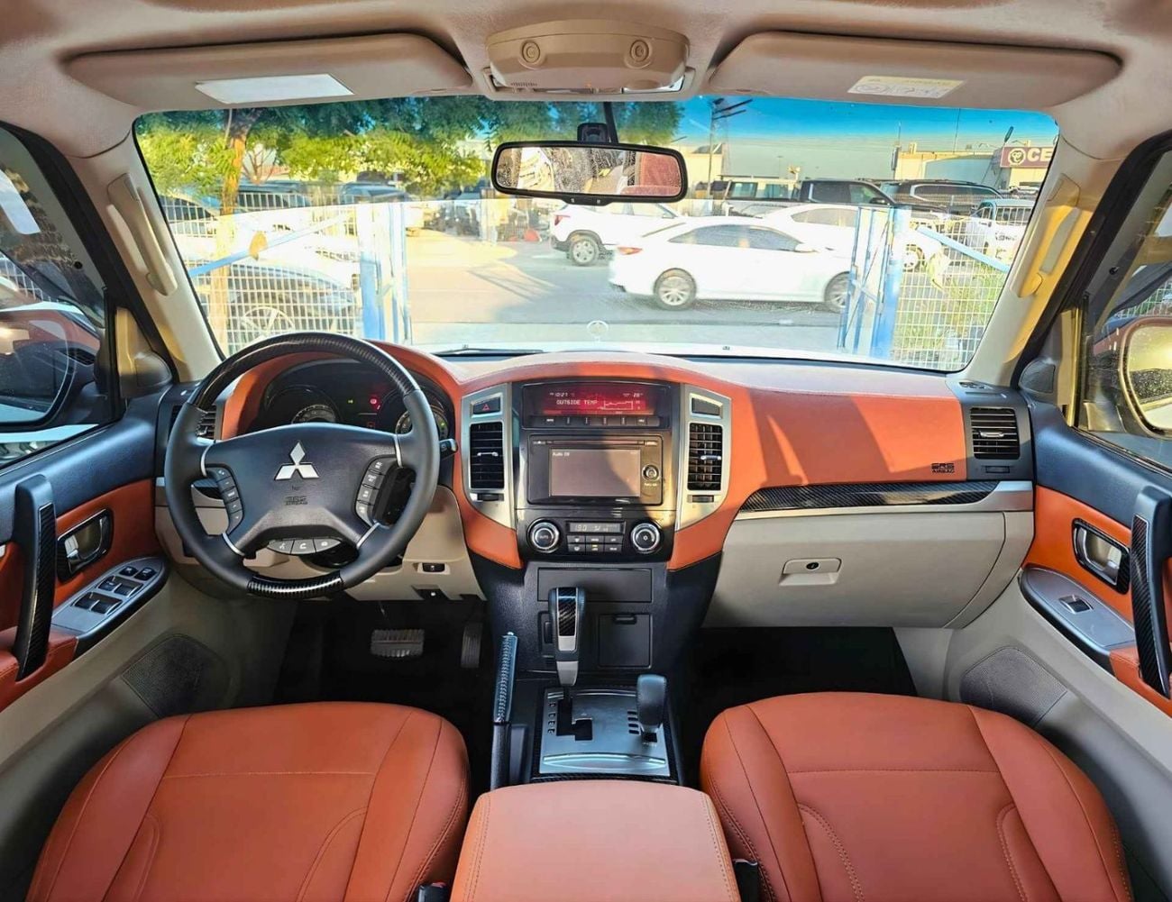 ميتسوبيشي باجيرو SIGNATURE EDITION / SUNROOF / LEATHER SEATS / BLACK EDITION RIMS