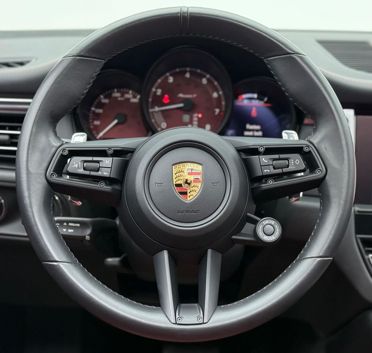 Porsche Macan T 2.0L (260 HP) 2024 Porsche Macan T, 2026 Porsche Warranty, Full Porsche Service History, Very Low