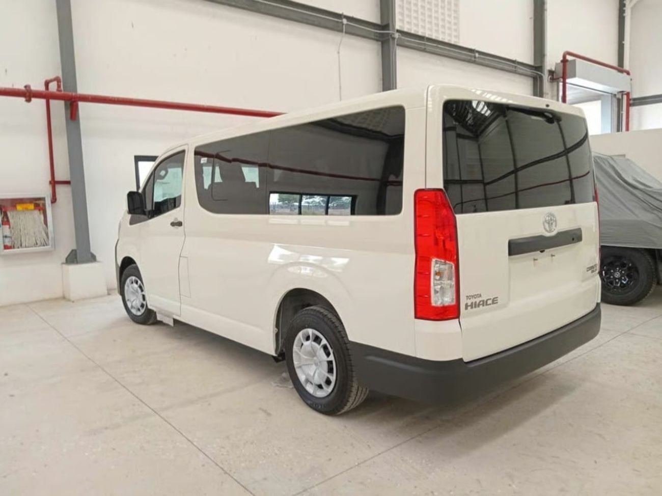 Toyota Hiace Toyota Hiace 2.8 L Diesel STD Roof ( Black Bumper)