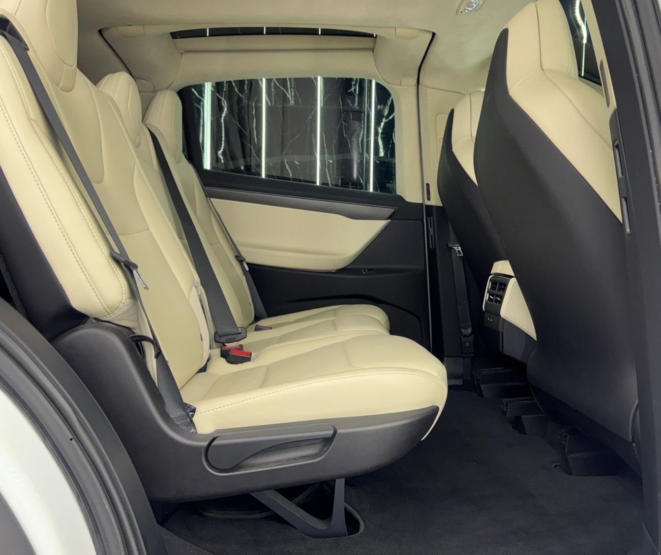 تسلا موديل اكس 75D 2018 Tesla Model X, Full Service History, Carbon Fiber Package, Excellent Condition, GCC