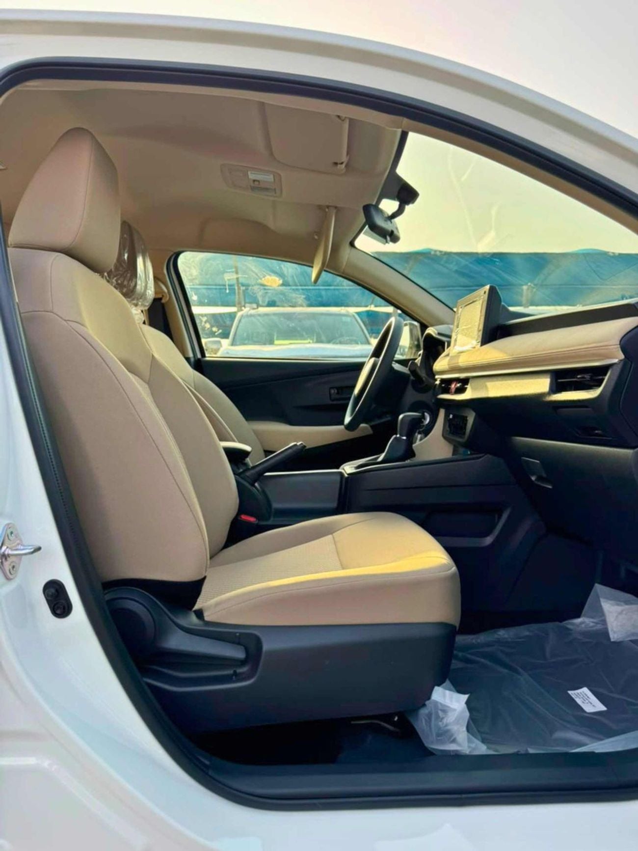 تويوتا يارس E  STANDRAD OPTION | 1.5L PETROL V4 | DVD | REAR PARKING SENSOR (CODE # YREO)