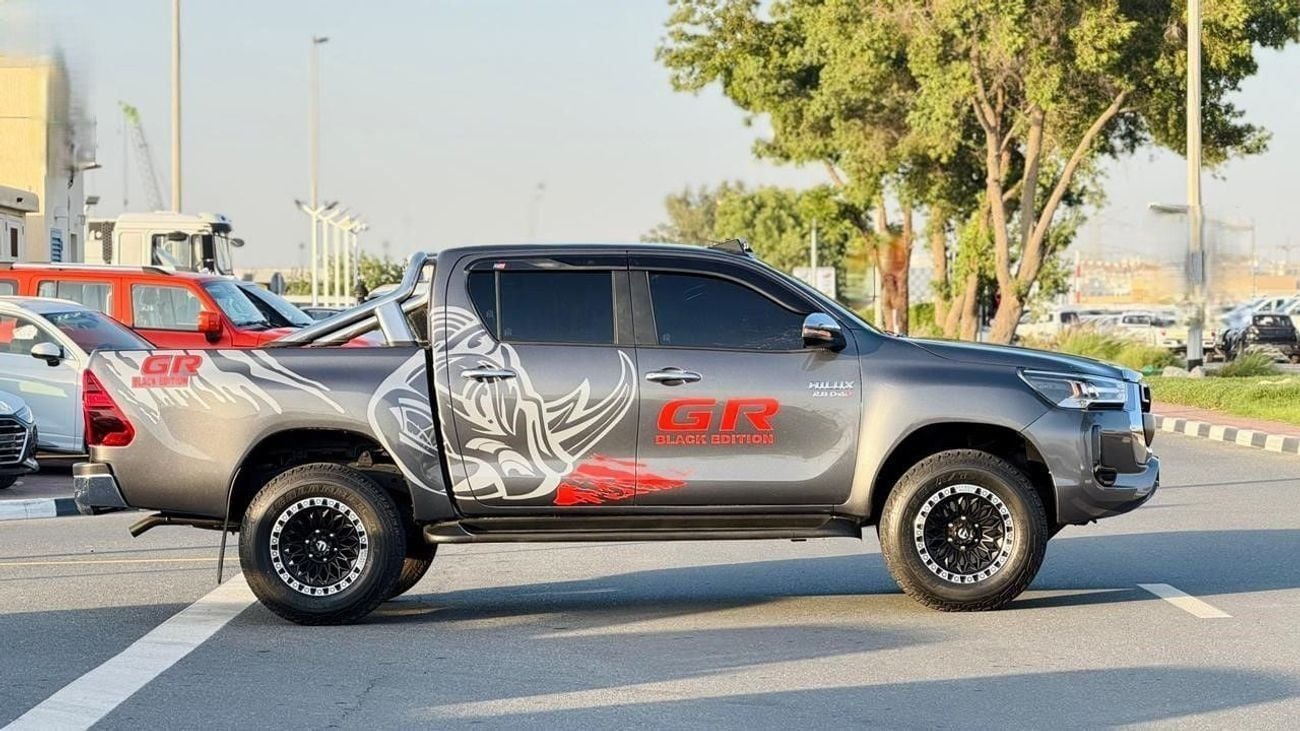 تويوتا هيلوكس 2019 | 2.8L DIESEL ENGINE | AT | RHD | PREMIUM BLACK LEATHER SEATS | ROOF MOUNTED LED LIGHTS | ROLL