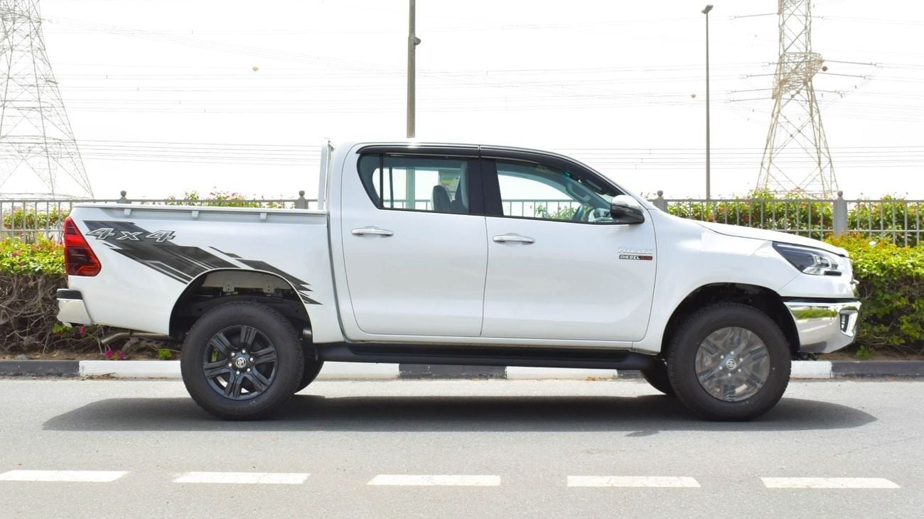 Toyota Hilux ECT0049 - Toyota Hilux DCab - 2.4L Diesel Manual 4wd SR5 White/Black - Key Start, Auto Ac