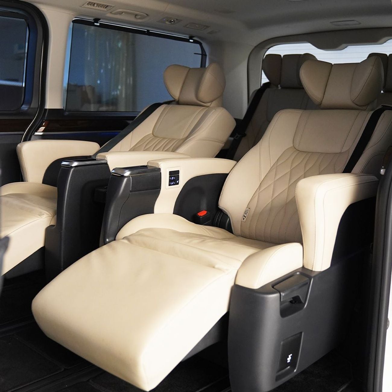 Toyota Granvia 3.5L Premium 2023 Toyota Granvia, Warranty, Captain Seats, Full Options, Low Kms, GCC