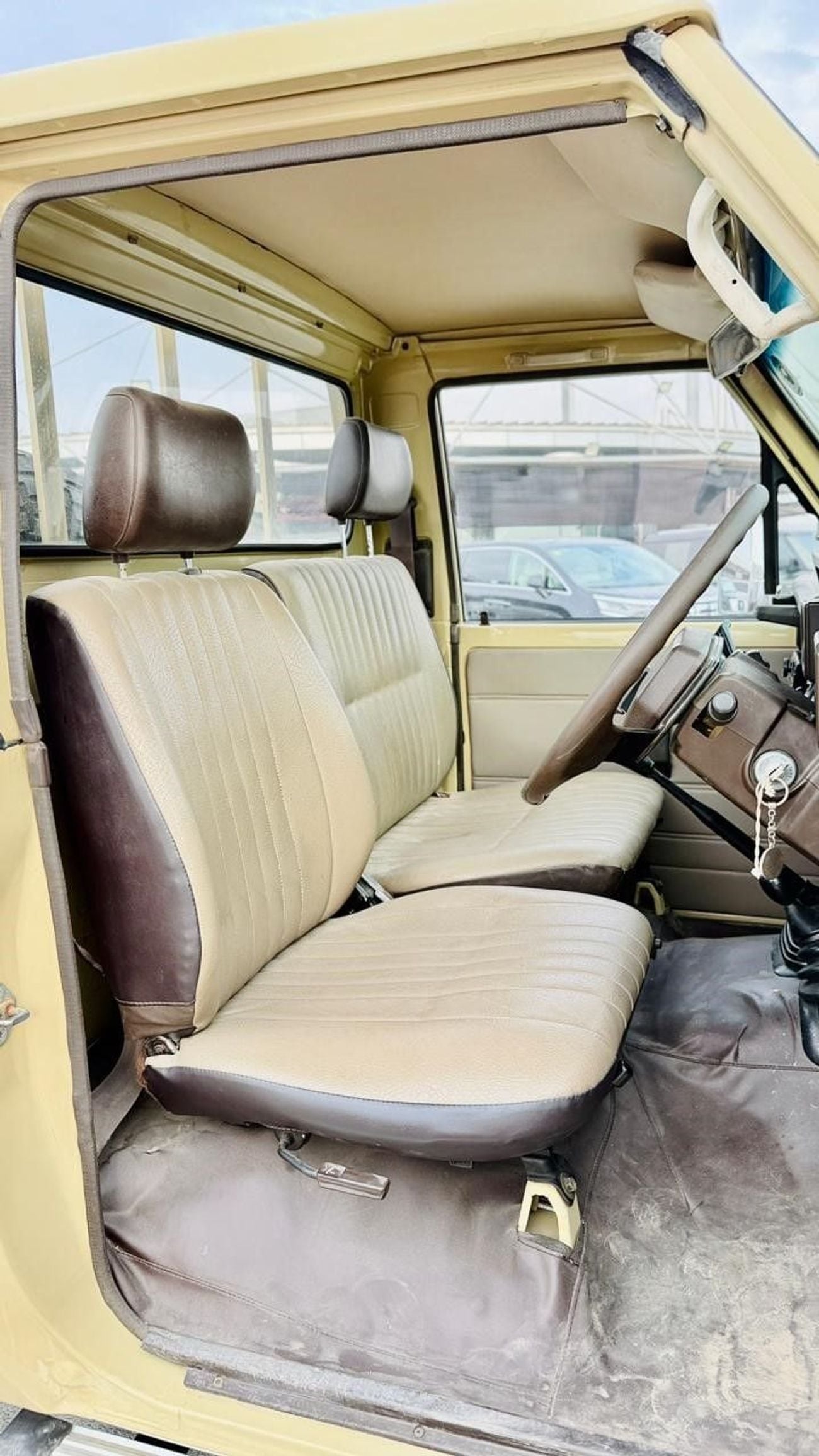 Toyota Land Cruiser Pick Up 1989 | 4.0L DIESEL ENGINE | MANUAL TRANSMISSION | RHD | BULL BAR | SINGLE CABIN | TOW HITCH