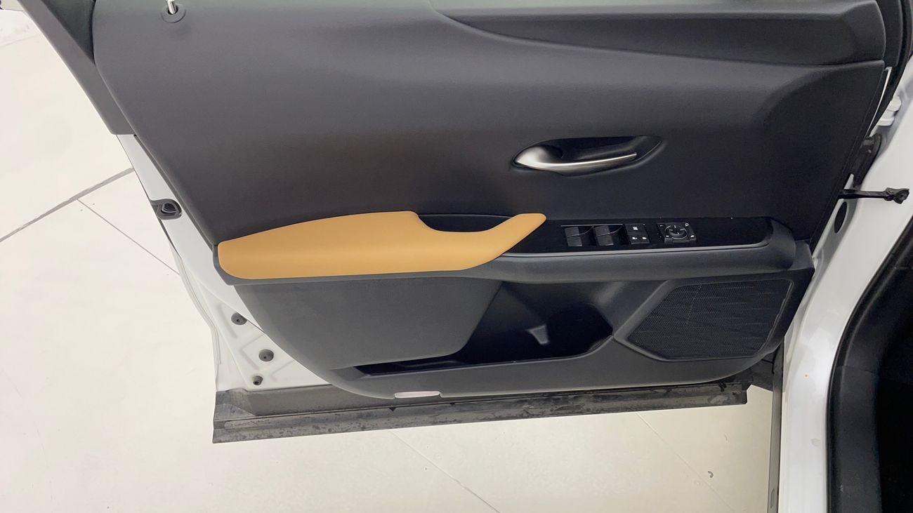 لكزس UX 200 F SPORT 2 | بدون دفعة مقدمة | اختبار القيادة في المنزل