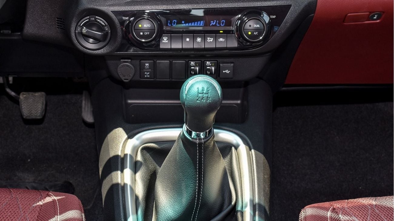 Toyota Hilux 2024 TOYOTA HILUX  2.7L PETROL MANUAL SAUDI SPECS