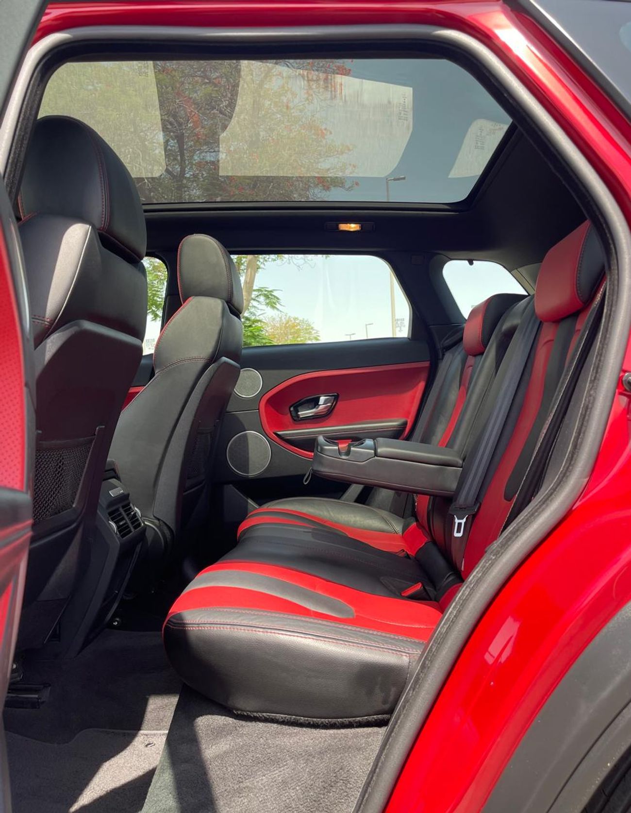 لاند روفر رانج روفر إيفوك Dynamic 2.0L (5 Door) Dynamic  2.0L  (5 Door) 2015 GCC